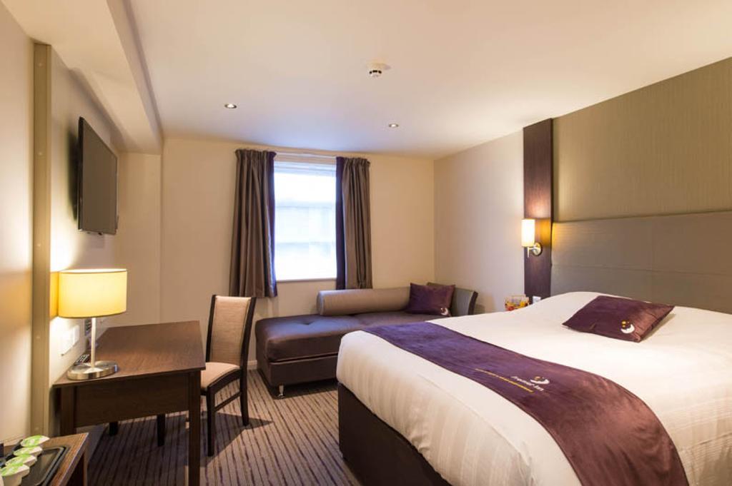 Premier Inn Epsom South 외부 사진