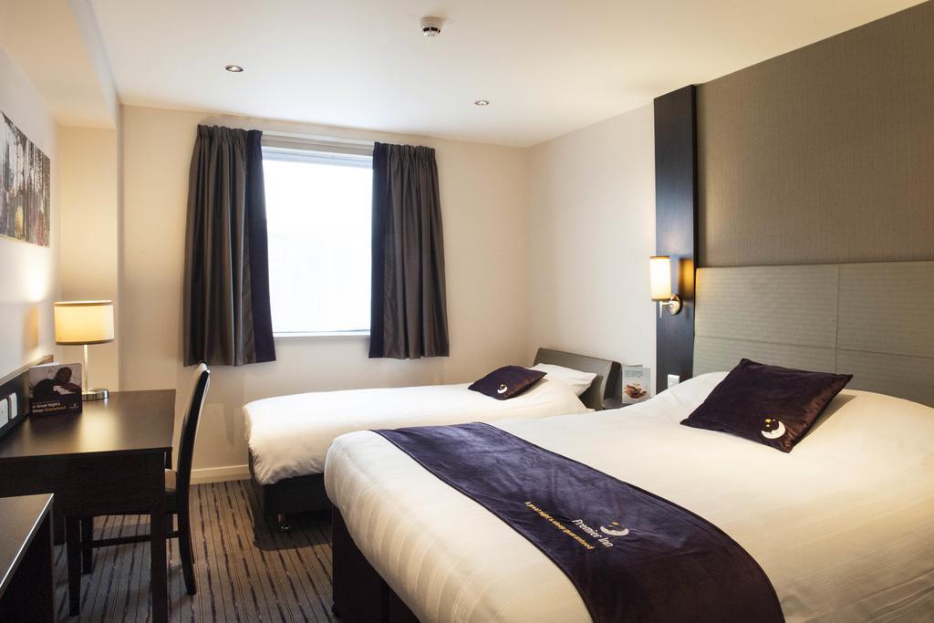 Premier Inn Epsom South 객실 사진