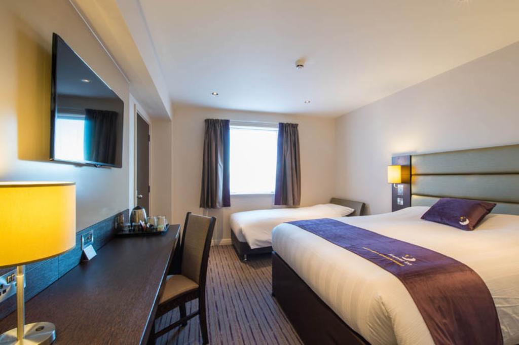 Premier Inn Epsom South 객실 사진