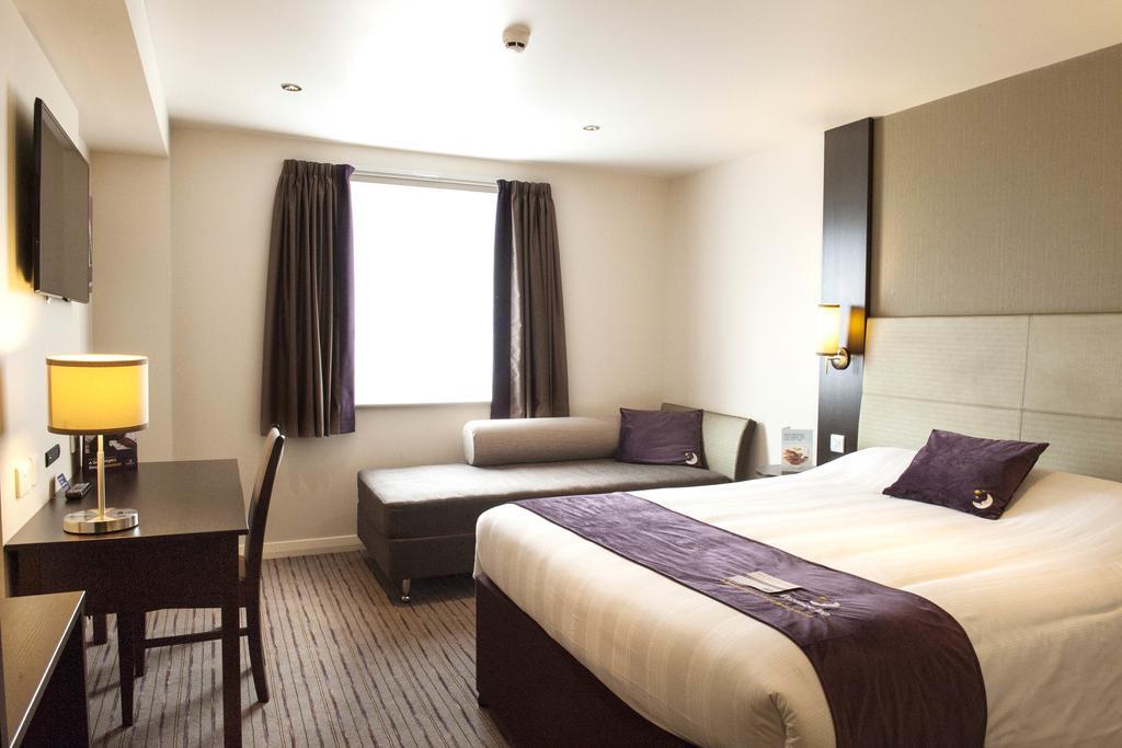 Premier Inn Epsom South 외부 사진