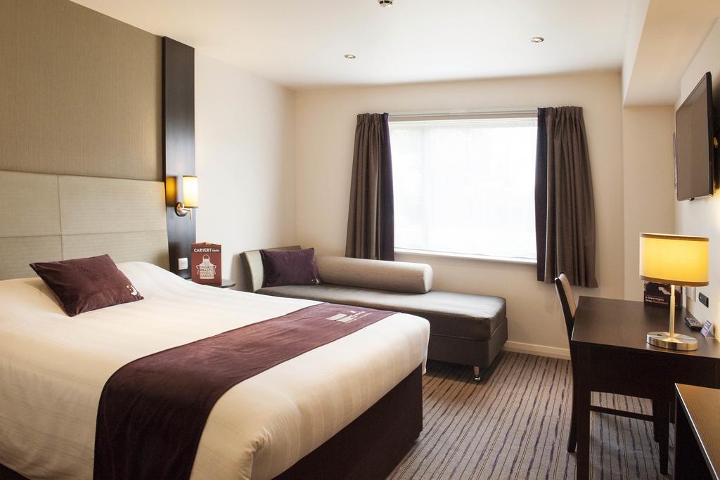 Premier Inn Epsom South 객실 사진