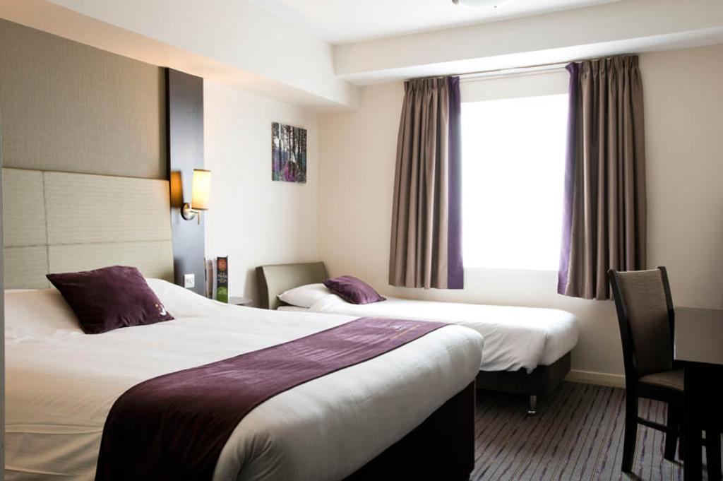 Premier Inn Epsom South 객실 사진