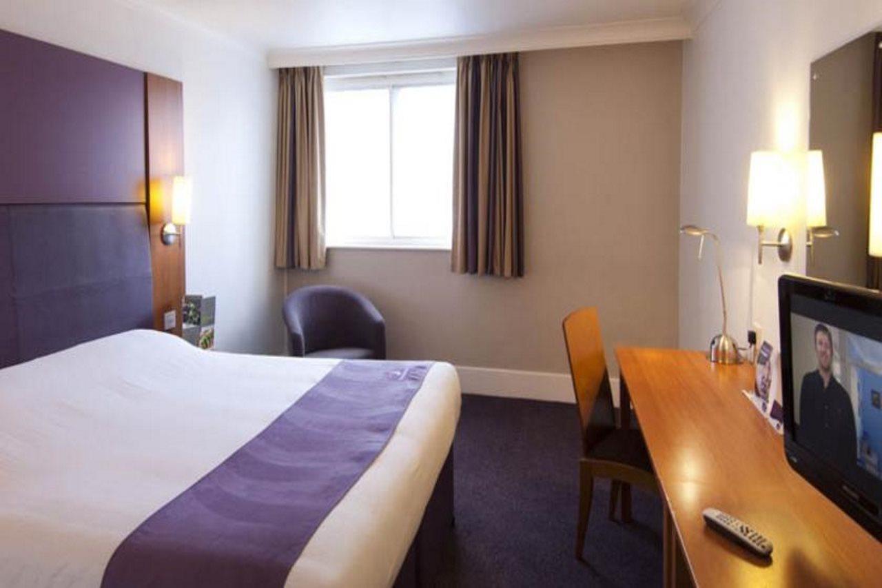 Premier Inn Epsom South 외부 사진